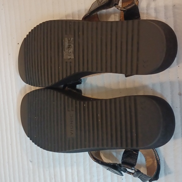 Vionic Women's Black and Tan Sandals 9W New - Picture 9 of 14